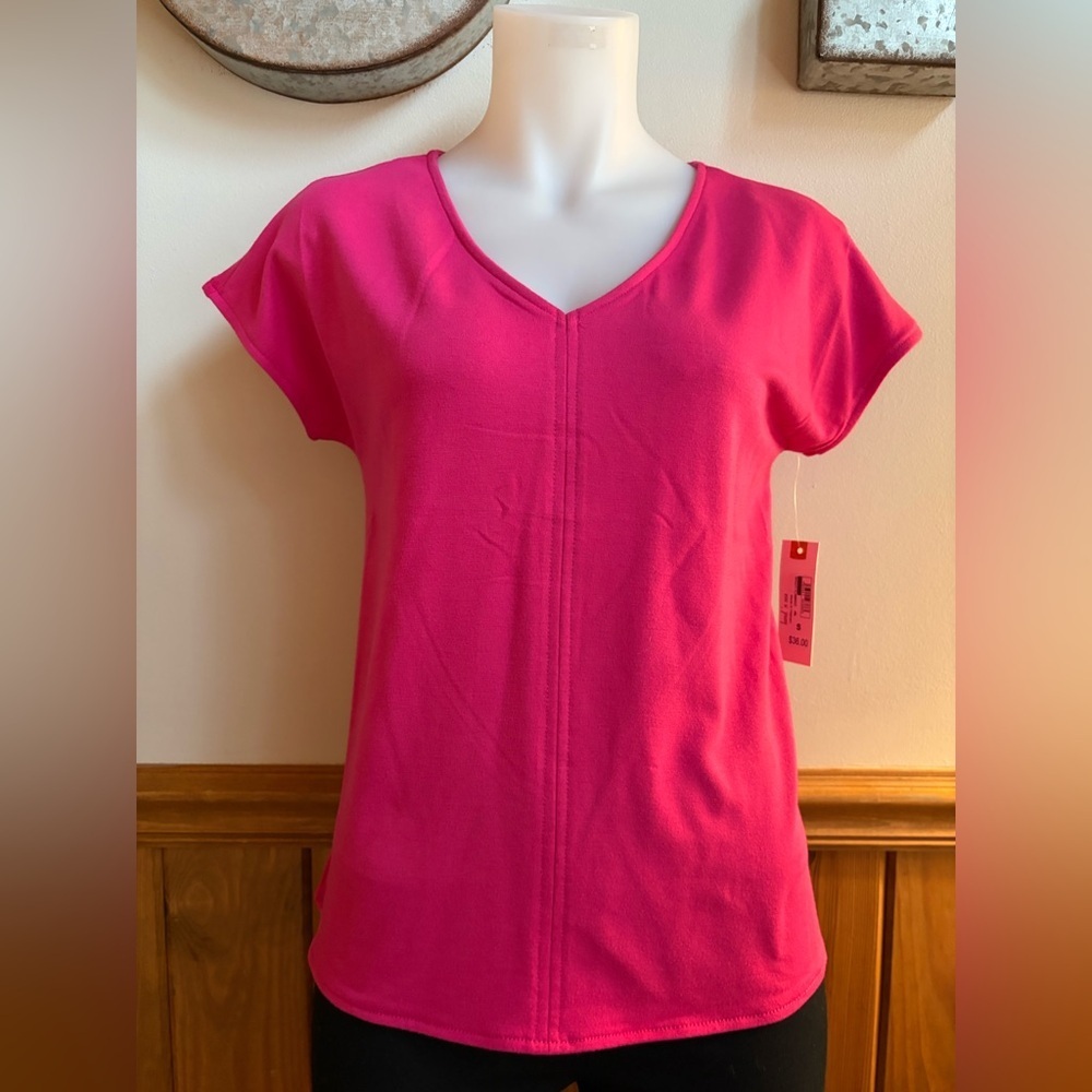 Women's V-Neck Short Sleeve Tee in Fuchsia Pink